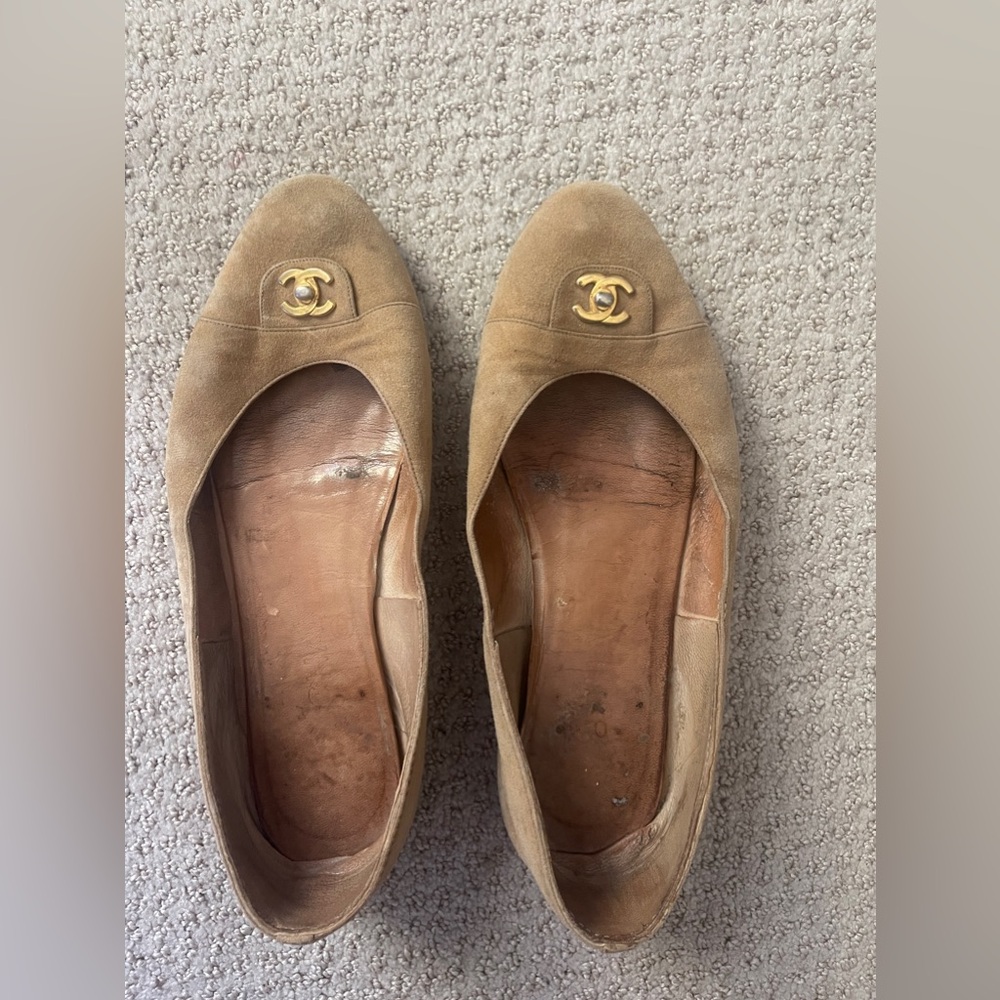 Vintage Chanel pumps